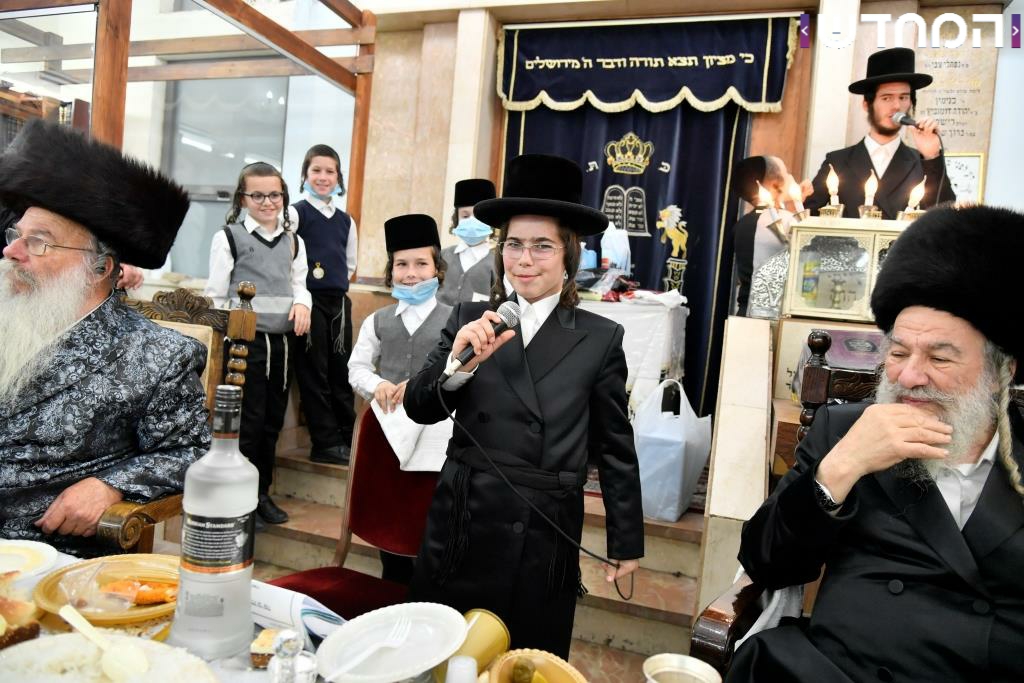 וּמִשֶּׁפַע מִצְוַת תְּפִלִּין שמחת הבר מצווה בחצר הקודש אשלג