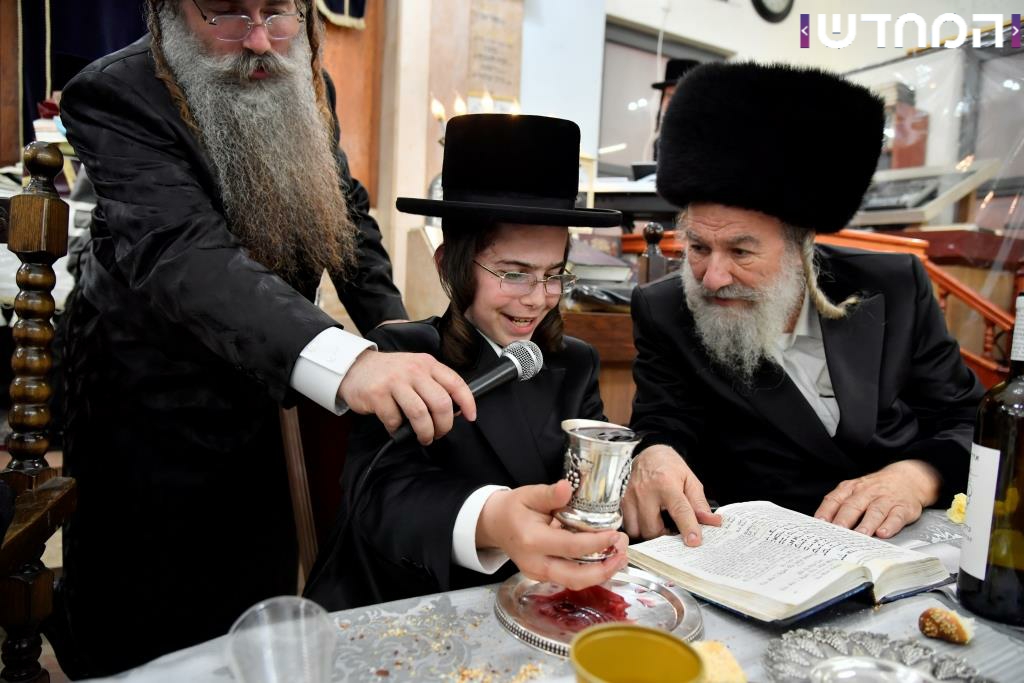 וּמִשֶּׁפַע מִצְוַת תְּפִלִּין שמחת הבר מצווה בחצר הקודש אשלג