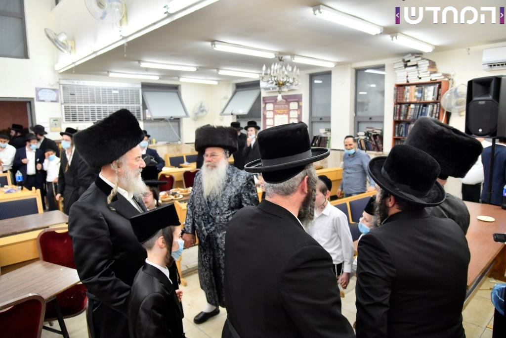 וּמִשֶּׁפַע מִצְוַת תְּפִלִּין שמחת הבר מצווה בחצר הקודש אשלג