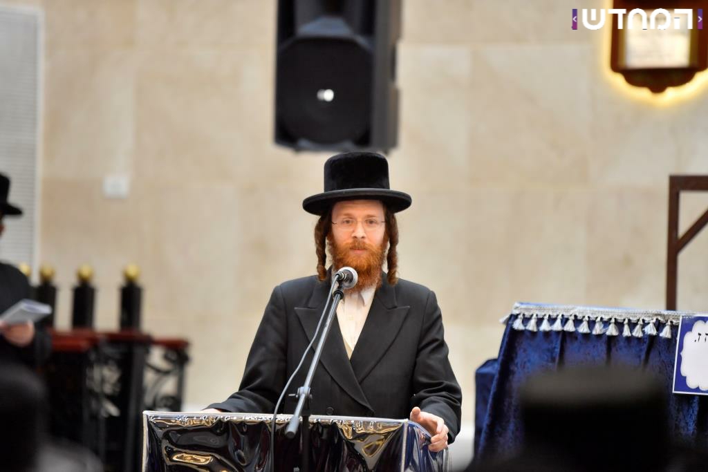 מעמד בן חמש למקרא בחצר ויז'ניץ • גלריה