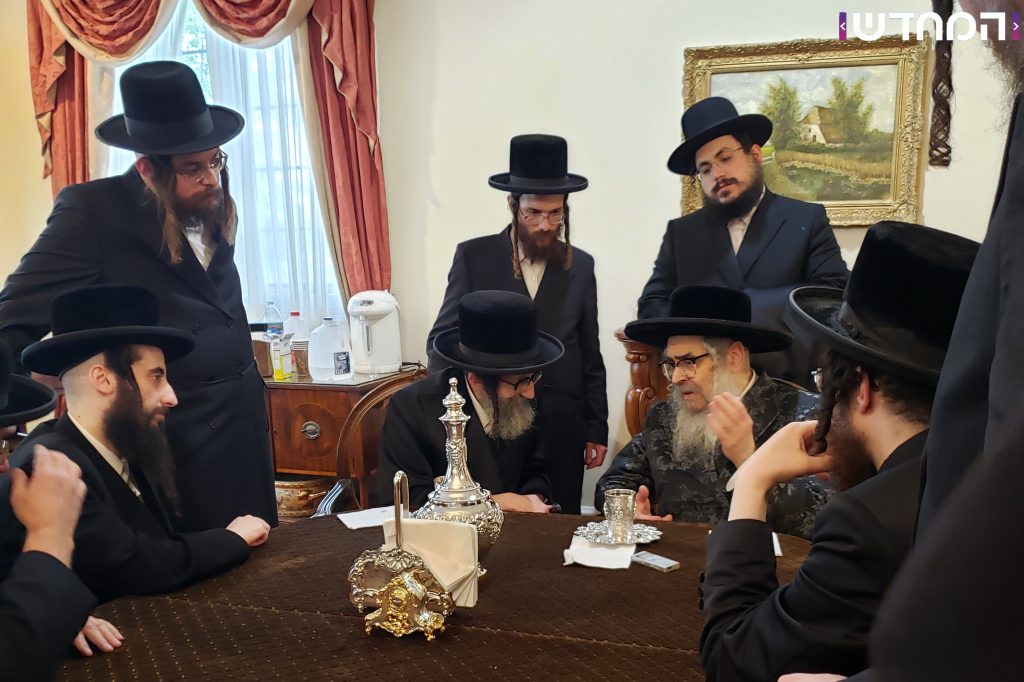 הרבי מסקולען בביקור בקרית יואל • גלריה