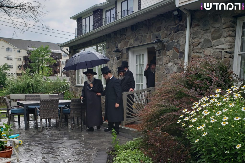 הרבי מסקולען בביקור בקרית יואל • גלריה