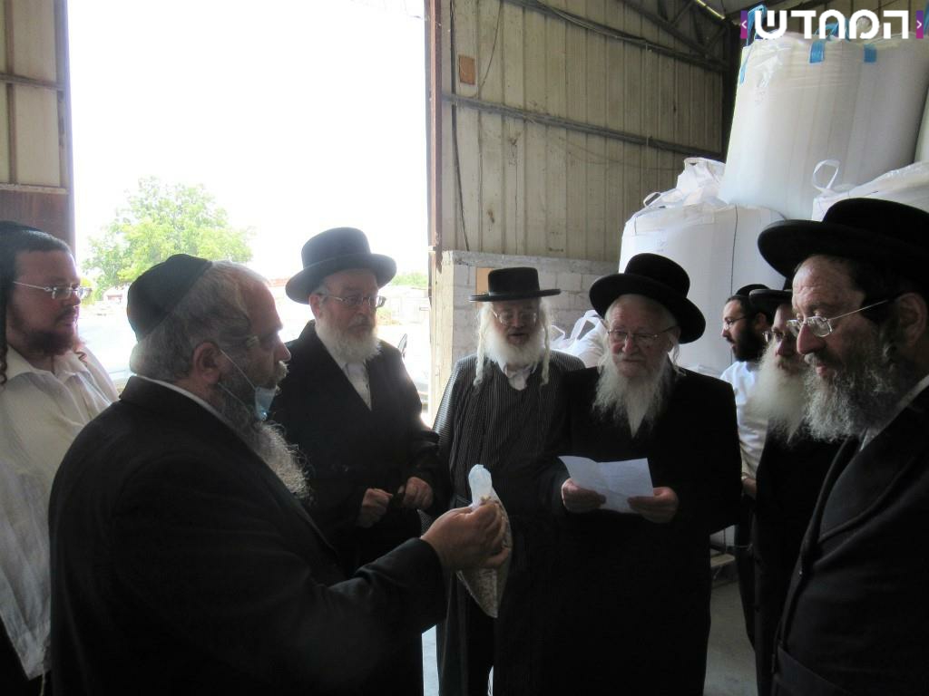 דייני העדה החרדית יצאו להפריש תרומות ומעשות • גלריה