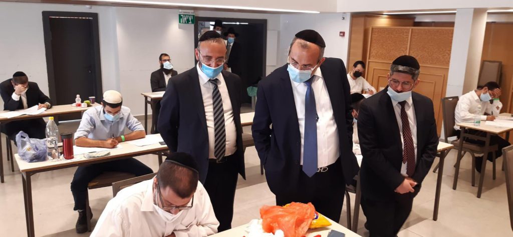 בפעילות השר לשירותי דת בחינות ההסמכה לרבנות יצאו לדרך • צפו