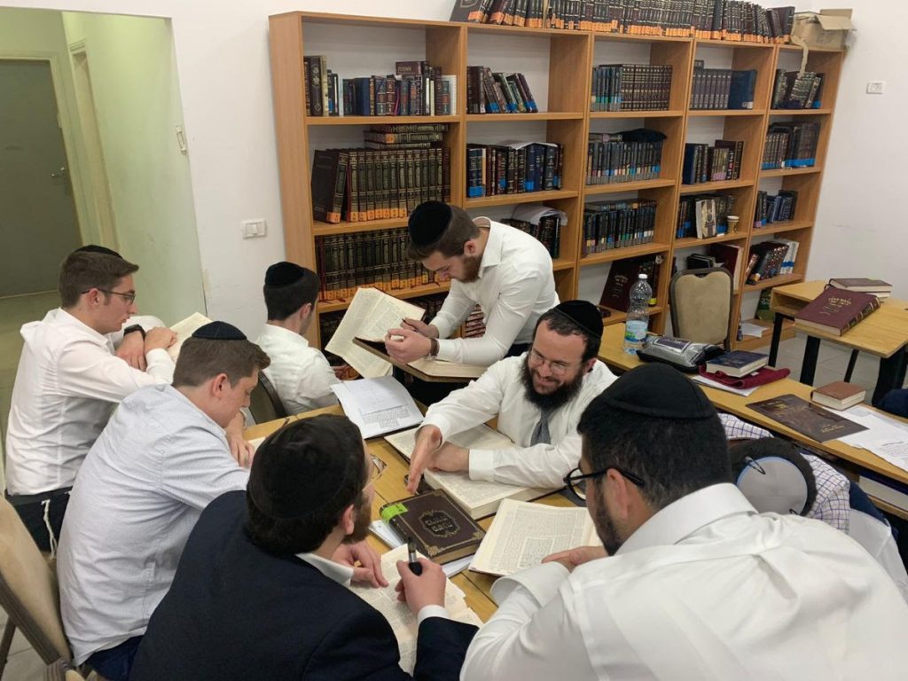 צפו: הישיבה במושב 'בית מאיר' בסכנת סגירה אחרי שלושים וחמש שנה: כך תעזרו לישיבה צפו: הישיבה במושב 'בית מאיר' בסכנת סגירה אחרי שלושים וחמש שנה: כך תעזרו לישיבה