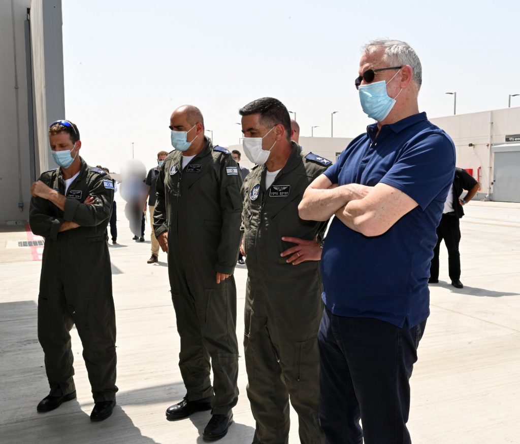 צפו: שר הביטחון בני גנץ בסיור בצפון "ישראל תדע להשתמש ביכולת שלה- בכל מקום"