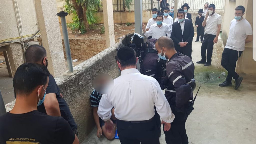 תיעוד: המתנדבים תפסו את גנב האופניים על חם