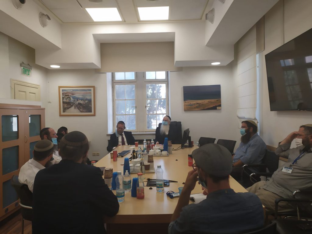 משלבים ידיים: החכי"ם החרדים נועדו עם מנהלי מוסדות מהזרם החרד"לי