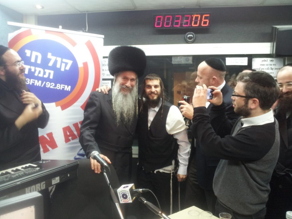 "האיש, הרדיו והמוזיקה" - דוד קליגר בראיון מרתק לרגל עשור ברדיו מרדכי בן דוד - צילום מנדי אור