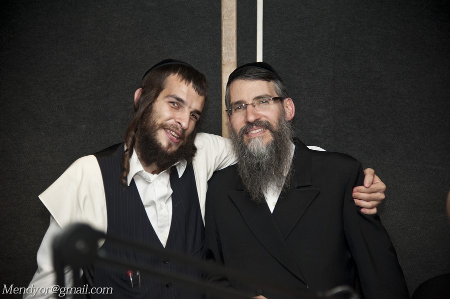 "האיש, הרדיו והמוזיקה" - דוד קליגר בראיון מרתק לרגל עשור ברדיו "האיש, הרדיו והמוזיקה" - דוד קליגר בראיון מרתק לרגל עשור ברדיו