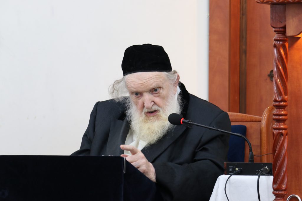 הגר"מ שטרנבוך פתח את 'זמן האלול' בהיכל ישיבתו