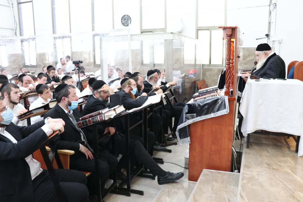 הגר"מ שטרנבוך פתח את 'זמן האלול' בהיכל ישיבתו