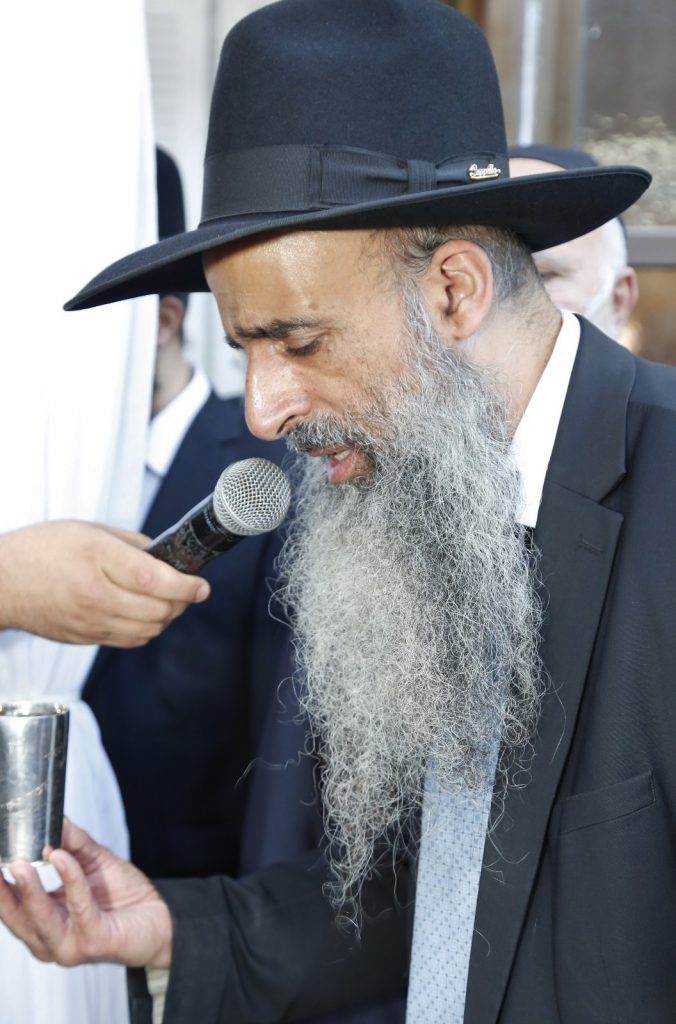 תיעוד: ר"י המקובלים 'נהר שלום' הגר"ב שמואל השיא את בנו תיעוד: ר"י המקובלים 'נהר שלום' הגר"ב שמואל השיא את בנו