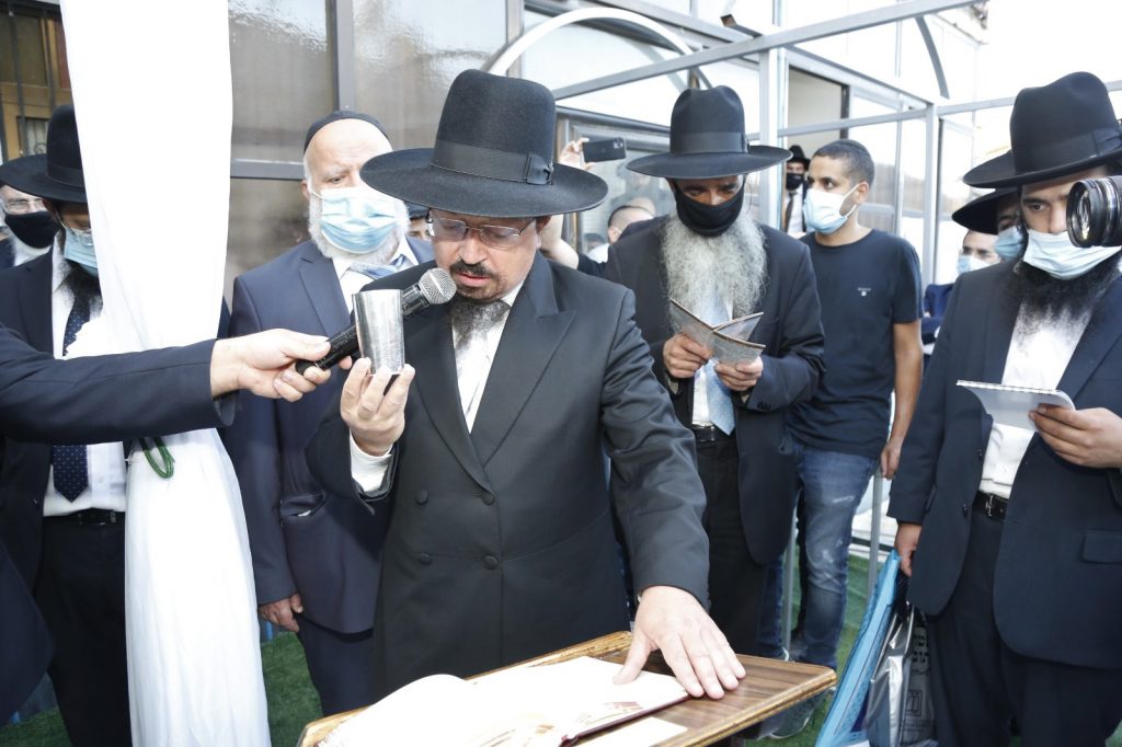 תיעוד: ר"י המקובלים 'נהר שלום' הגר"ב שמואל השיא את בנו תיעוד: ר"י המקובלים 'נהר שלום' הגר"ב שמואל השיא את בנו