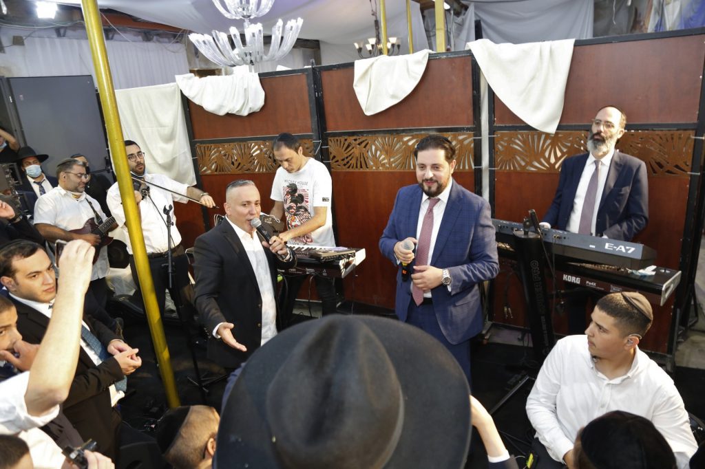 תיעוד: ר"י המקובלים 'נהר שלום' הגר"ב שמואל השיא את בנו תיעוד: ר"י המקובלים 'נהר שלום' הגר"ב שמואל השיא את בנו