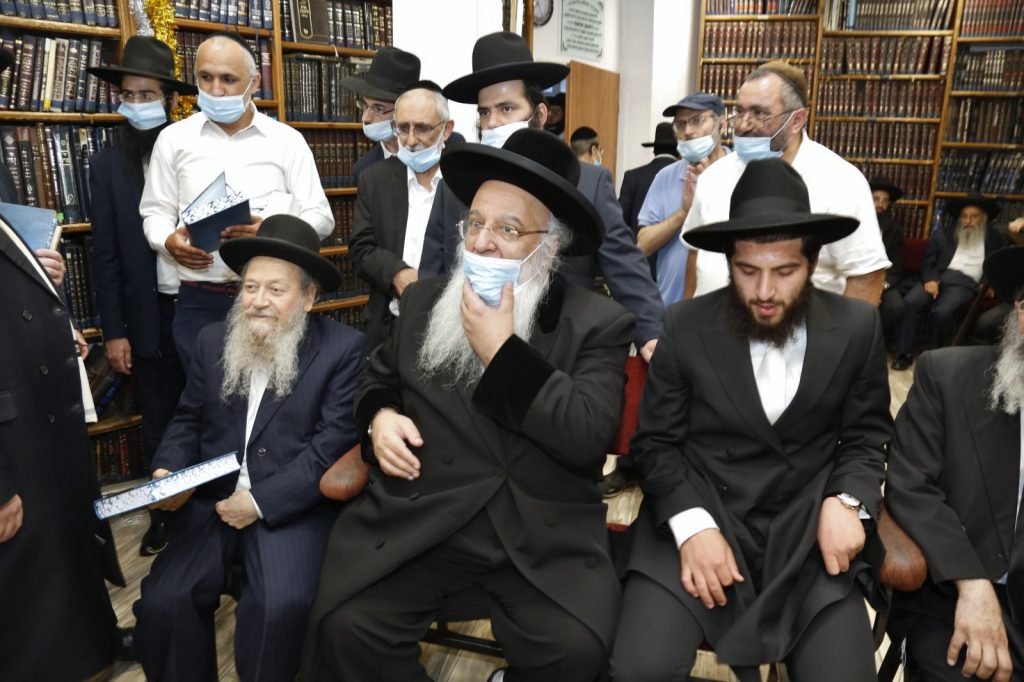 תיעוד: ר"י המקובלים 'נהר שלום' הגר"ב שמואל השיא את בנו תיעוד: ר"י המקובלים 'נהר שלום' הגר"ב שמואל השיא את בנו