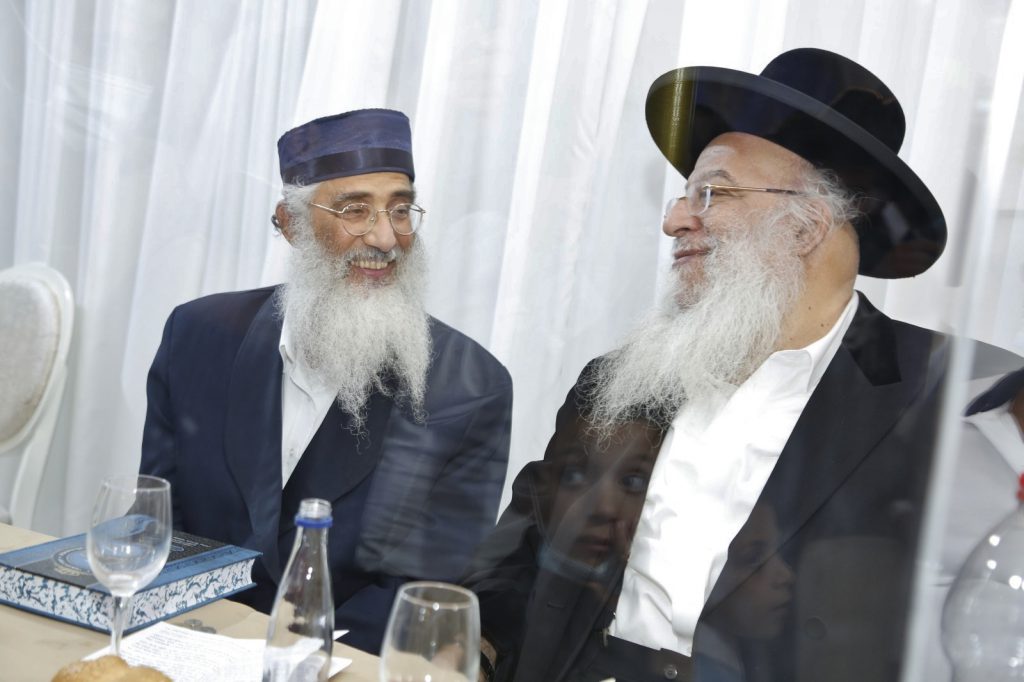 תיעוד: ר"י המקובלים 'נהר שלום' הגר"ב שמואל השיא את בנו תיעוד: ר"י המקובלים 'נהר שלום' הגר"ב שמואל השיא את בנו