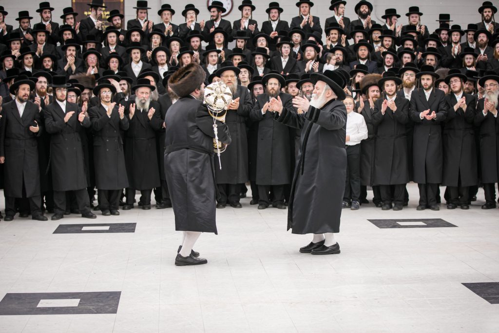 תיעוד: הכנסת ספר תורה למחנה מתיבתא באבוב