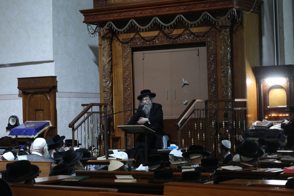 תיעוד: המשפיע הגה"צ רבי אלימלך בידרמן בדרשתו המסורתית בליל תשעה באב תיעוד: המשפיע הגה"צ רבי אלימלך בידרמן בדרשתו המסורתית בליל תשעה באב