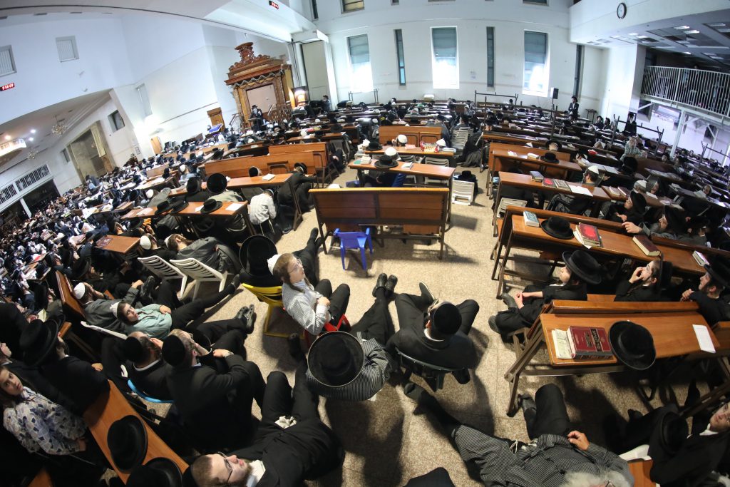 תיעוד: המשפיע הגה"צ רבי אלימלך בידרמן בדרשתו המסורתית בליל תשעה באב תיעוד: המשפיע הגה"צ רבי אלימלך בידרמן בדרשתו המסורתית בליל תשעה באב