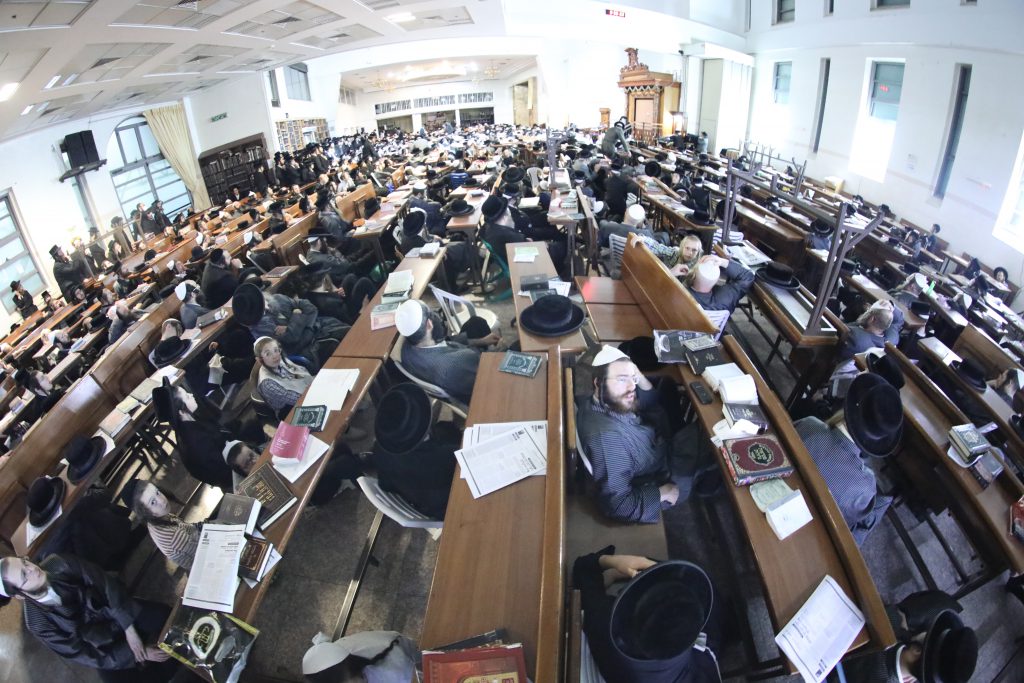 תיעוד: המשפיע הגה"צ רבי אלימלך בידרמן בדרשתו המסורתית בליל תשעה באב תיעוד: המשפיע הגה"צ רבי אלימלך בידרמן בדרשתו המסורתית בליל תשעה באב