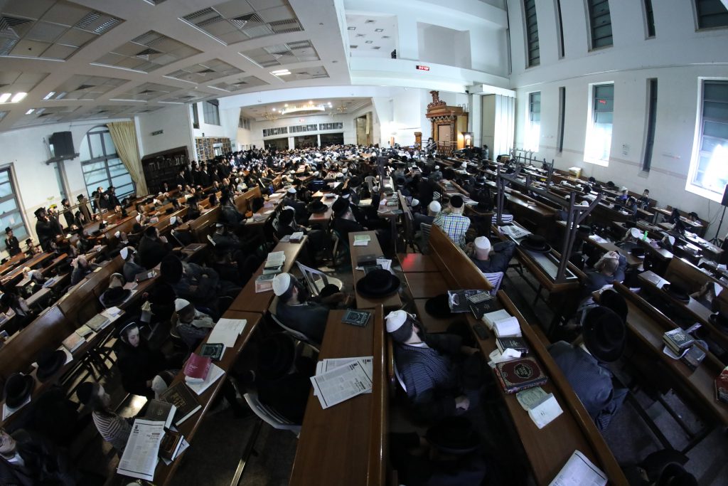 תיעוד: המשפיע הגה"צ רבי אלימלך בידרמן בדרשתו המסורתית בליל תשעה באב תיעוד: המשפיע הגה"צ רבי אלימלך בידרמן בדרשתו המסורתית בליל תשעה באב