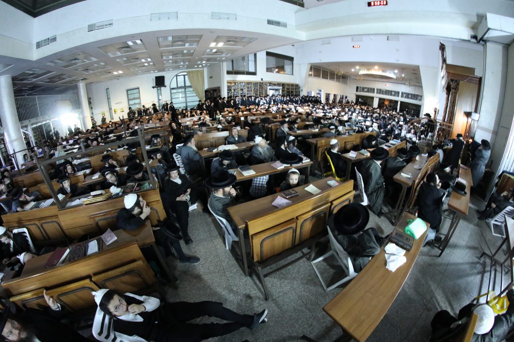 תיעוד: המשפיע הגה"צ רבי אלימלך בידרמן בדרשתו המסורתית בליל תשעה באב תיעוד: המשפיע הגה"צ רבי אלימלך בידרמן בדרשתו המסורתית בליל תשעה באב