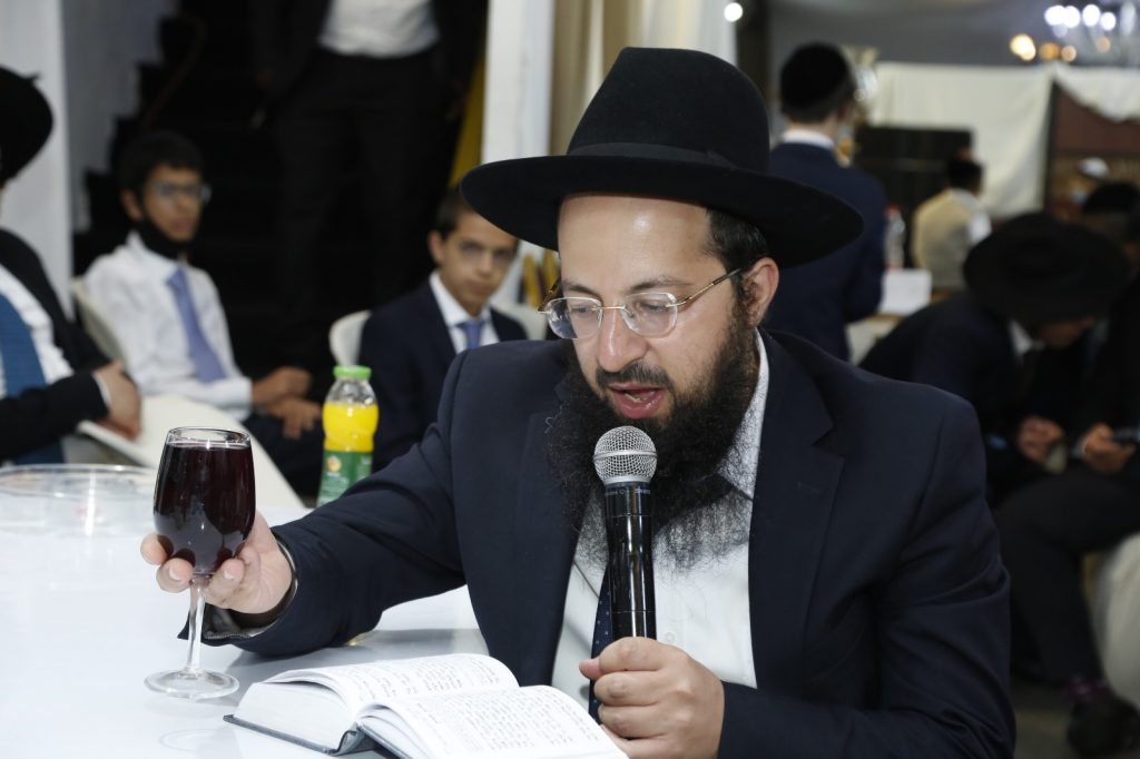 תיעוד: ר"י המקובלים 'נהר שלום' הגר"ב שמואל השיא את בנו תיעוד: ר"י המקובלים 'נהר שלום' הגר"ב שמואל השיא את בנו