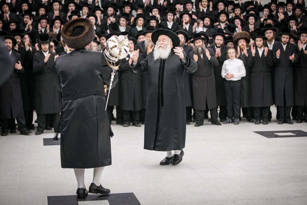 תיעוד: הכנסת ספר תורה למחנה מתיבתא באבוב