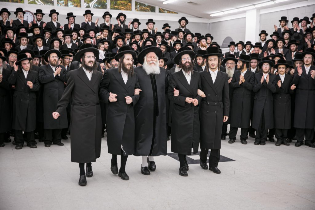 תיעוד: הכנסת ספר תורה למחנה מתיבתא באבוב