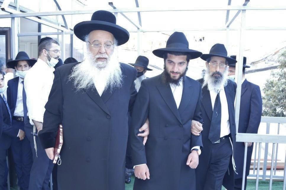 תיעוד: ר"י המקובלים 'נהר שלום' הגר"ב שמואל השיא את בנו תיעוד: ר"י המקובלים 'נהר שלום' הגר"ב שמואל השיא את בנו