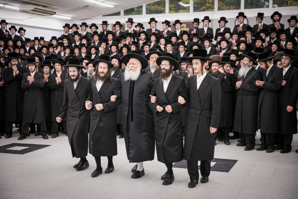 תיעוד: הכנסת ספר תורה למחנה מתיבתא באבוב