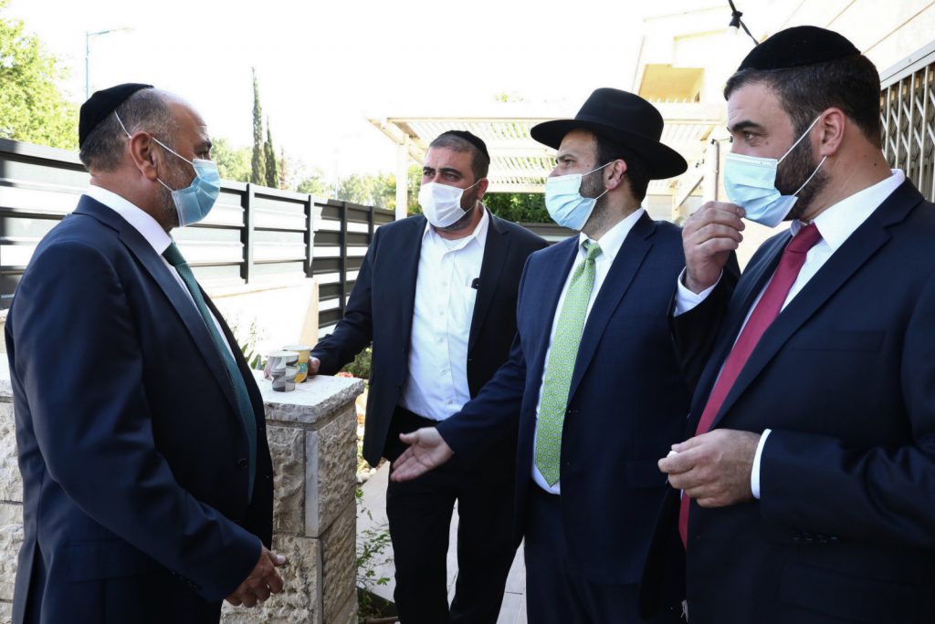 תיעוד: סיום כתיבת ס"ת מהודר לזכר שר הדתות הרב דוד אזולאי ז"ל תיעוד: סיום כתיבת ס"ת מהודר לזכר שר הדתות הרב דוד אזולאי ז"ל