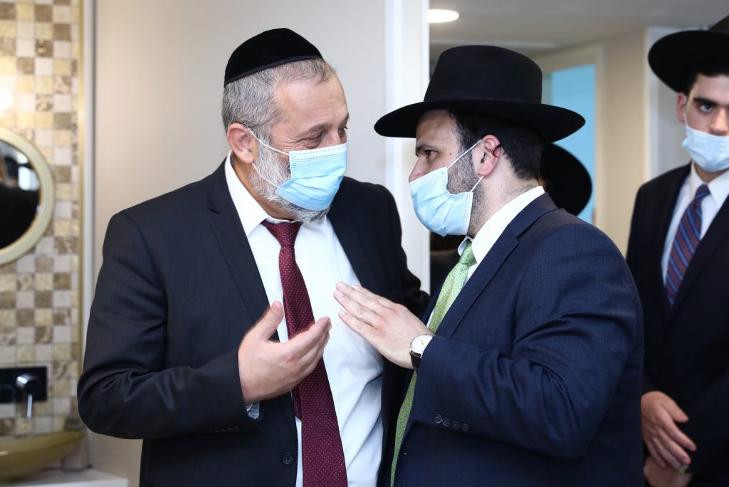 תיעוד: סיום כתיבת ס"ת מהודר לזכר שר הדתות הרב דוד אזולאי ז"ל תיעוד: סיום כתיבת ס"ת מהודר לזכר שר הדתות הרב דוד אזולאי ז"ל