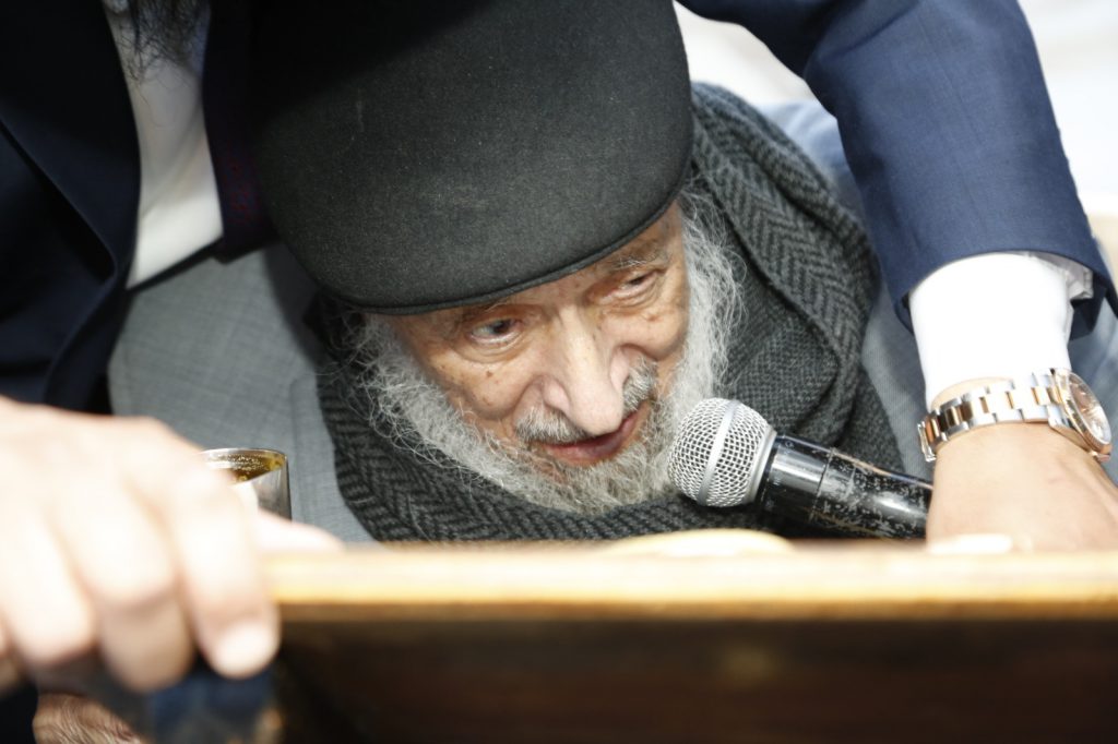תיעוד: ר"י המקובלים 'נהר שלום' הגר"ב שמואל השיא את בנו תיעוד: ר"י המקובלים 'נהר שלום' הגר"ב שמואל השיא את בנו