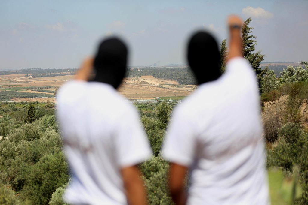 תיעוד מטריד מהצד הפלסטיני: כך המחבלים שולחים את בלוני התבערה לישראל