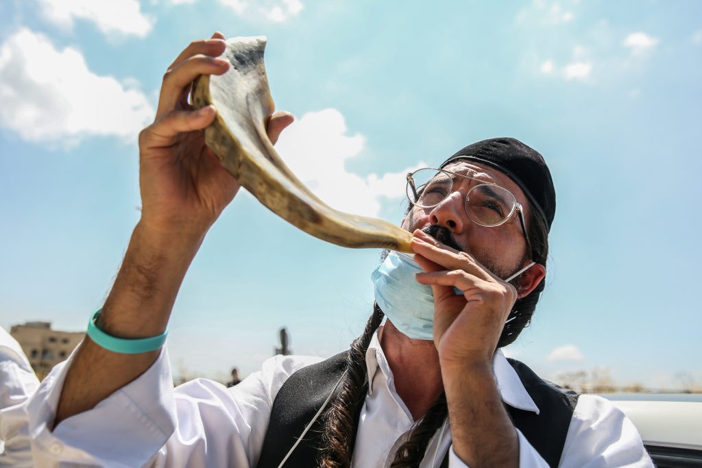חסידי ברסלב הזועמים יצאו להפגין מול נתניהו חסידי ברסלב הזועמים יצאו להפגין מול נתניהו