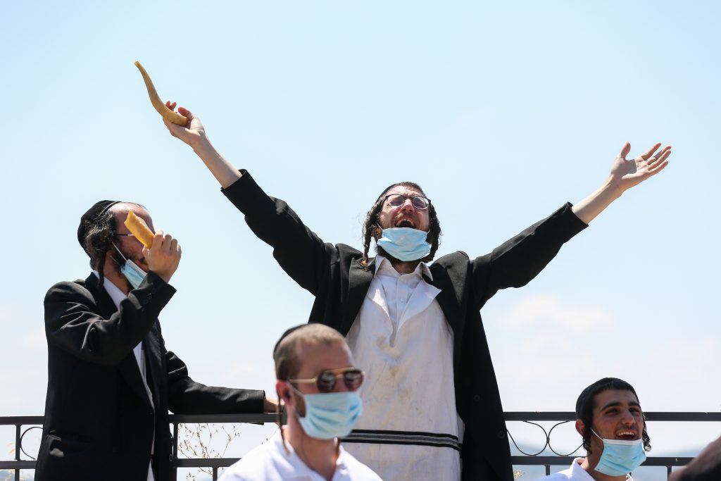 חסידי ברסלב הזועמים יצאו להפגין מול נתניהו חסידי ברסלב הזועמים יצאו להפגין מול נתניהו