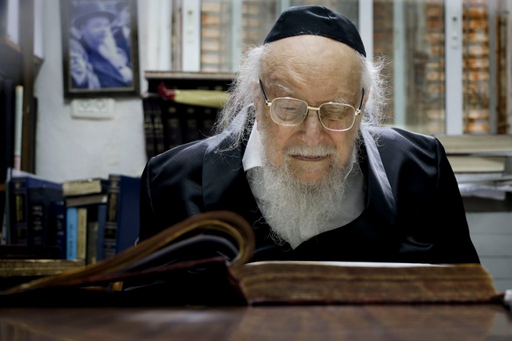 תיעוד: בין הזמנים אצל זקן ראשי הישיבות הגר"י שיינר