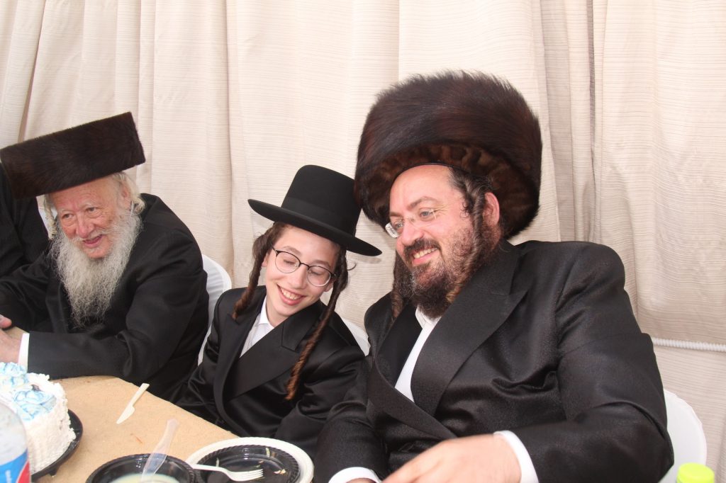 במרחב הפתוח: עורך דין נתן רוזנבלט סיים מסכת בבר מצוה לבנו