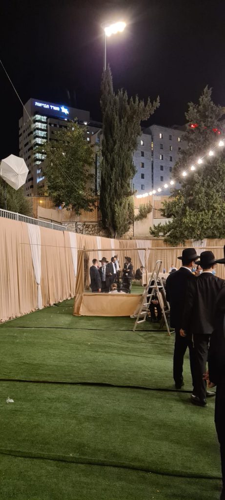 תיעוד: המשפיע הליטאי חיתן את בתו בחצר התלמוד תורה תיעוד: המשפיע הליטאי חיתן את בתו בחצר התלמוד תורה