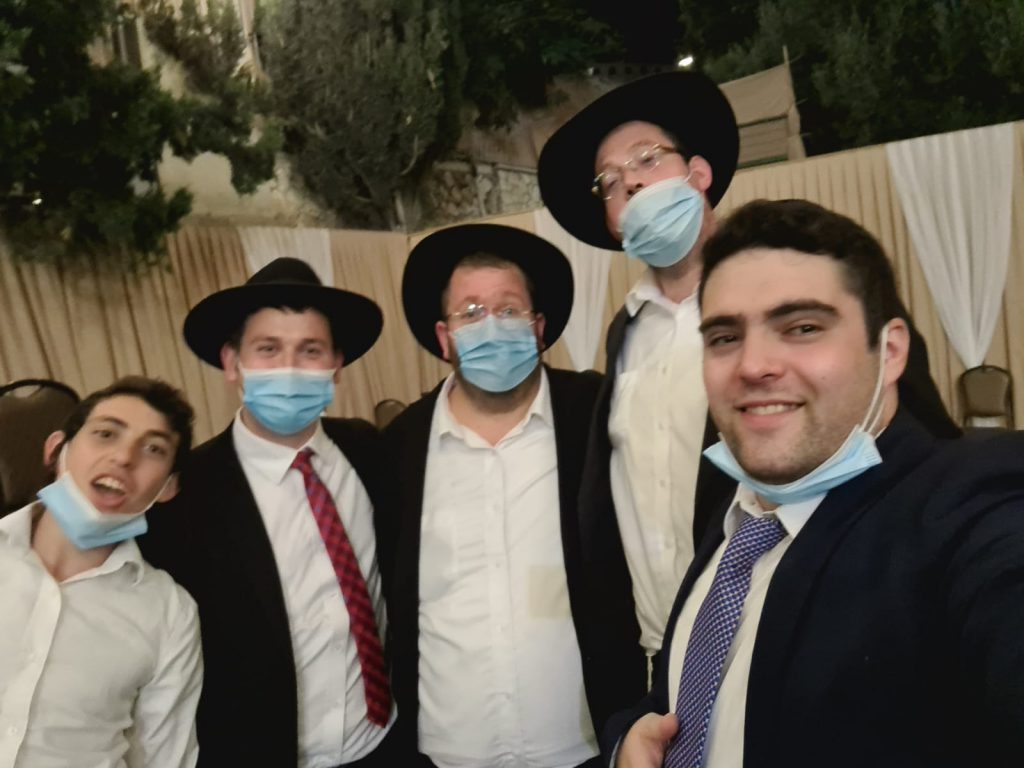 תיעוד: המשפיע הליטאי חיתן את בתו בחצר התלמוד תורה תיעוד: המשפיע הליטאי חיתן את בתו בחצר התלמוד תורה