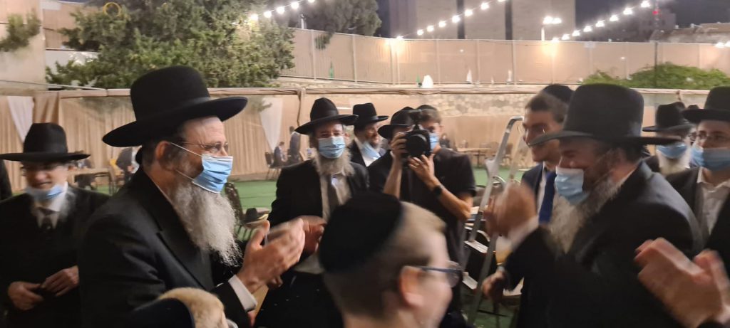 תיעוד: המשפיע הליטאי חיתן את בתו בחצר התלמוד תורה תיעוד: המשפיע הליטאי חיתן את בתו בחצר התלמוד תורה