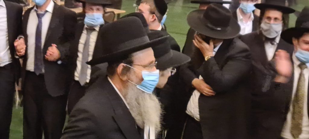 תיעוד: המשפיע הליטאי חיתן את בתו בחצר התלמוד תורה תיעוד: המשפיע הליטאי חיתן את בתו בחצר התלמוד תורה