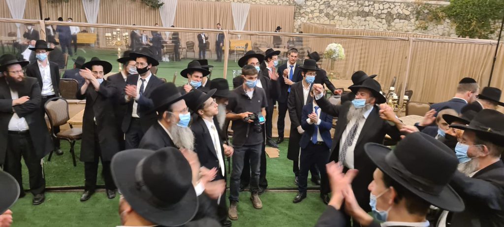 תיעוד: המשפיע הליטאי חיתן את בתו בחצר התלמוד תורה תיעוד: המשפיע הליטאי חיתן את בתו בחצר התלמוד תורה