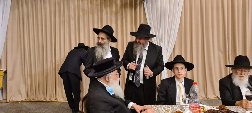 תיעוד: המשפיע הליטאי חיתן את בתו בחצר התלמוד תורה תיעוד: המשפיע הליטאי חיתן את בתו בחצר התלמוד תורה