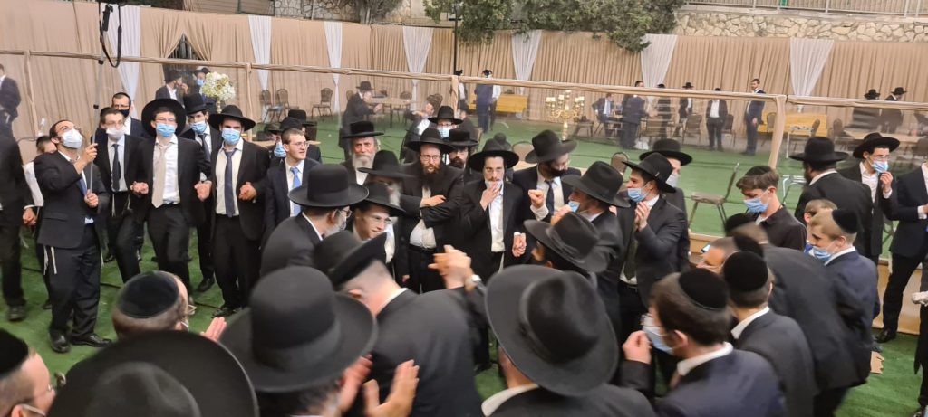 תיעוד: המשפיע הליטאי חיתן את בתו בחצר התלמוד תורה תיעוד: המשפיע הליטאי חיתן את בתו בחצר התלמוד תורה