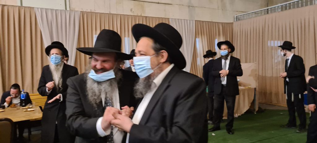 תיעוד: המשפיע הליטאי חיתן את בתו בחצר התלמוד תורה תיעוד: המשפיע הליטאי חיתן את בתו בחצר התלמוד תורה