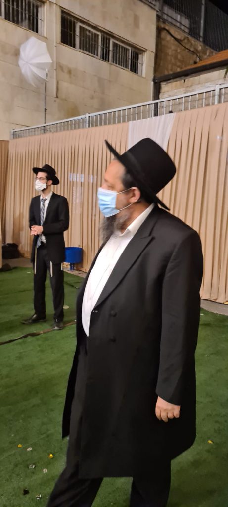 תיעוד: המשפיע הליטאי חיתן את בתו בחצר התלמוד תורה תיעוד: המשפיע הליטאי חיתן את בתו בחצר התלמוד תורה