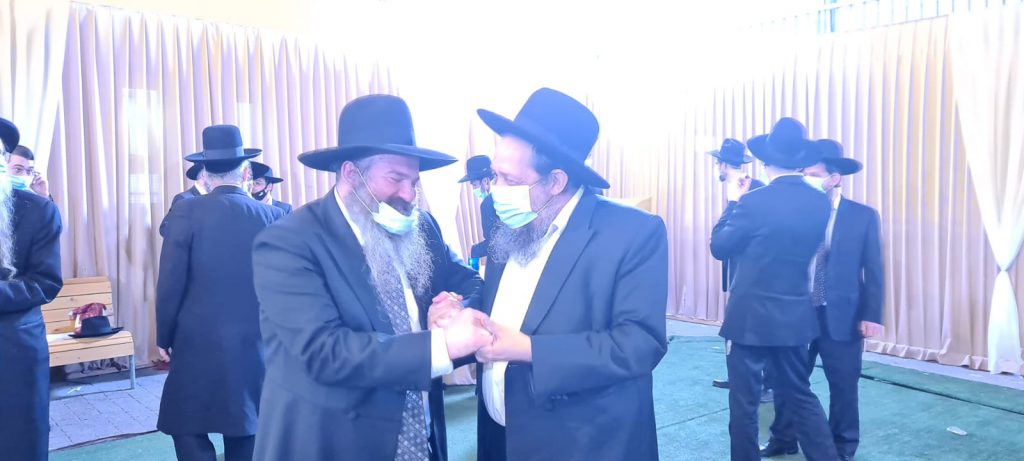 תיעוד: המשפיע הליטאי חיתן את בתו בחצר התלמוד תורה תיעוד: המשפיע הליטאי חיתן את בתו בחצר התלמוד תורה